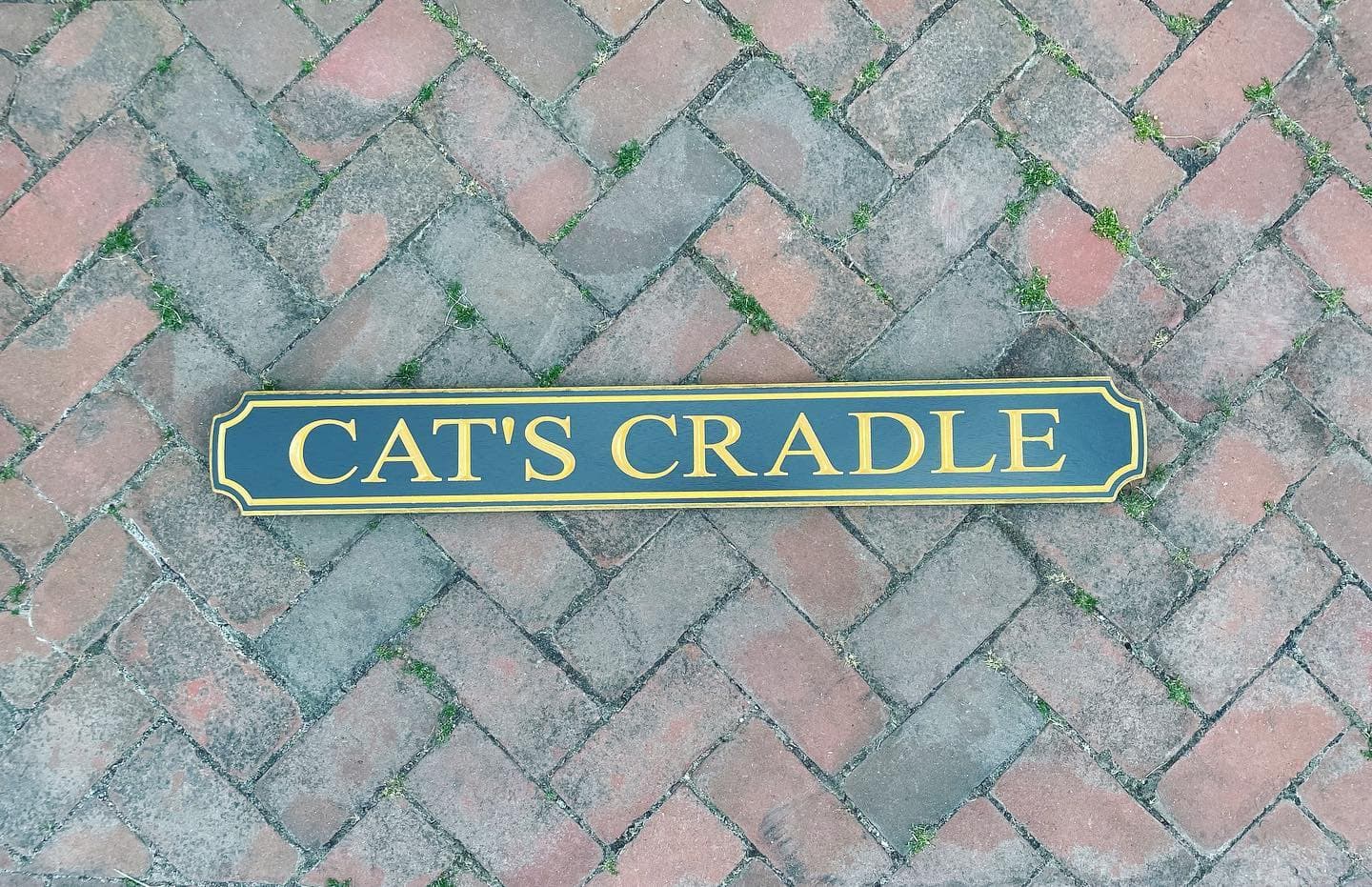 Cats Cradle quarterboard, Black and Gold